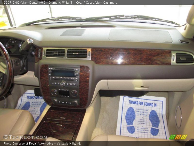 Diamond White Tri-Coat / Cocoa/Light Cashmere 2007 GMC Yukon Denali AWD