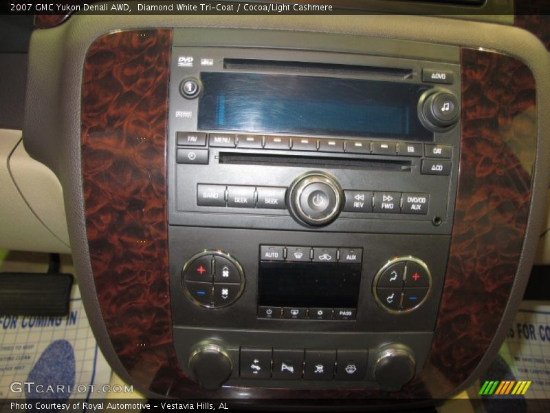Diamond White Tri-Coat / Cocoa/Light Cashmere 2007 GMC Yukon Denali AWD