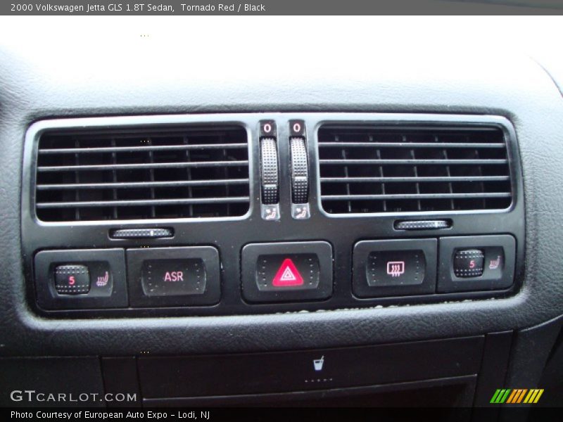 Tornado Red / Black 2000 Volkswagen Jetta GLS 1.8T Sedan