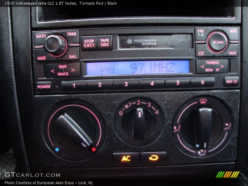 Tornado Red / Black 2000 Volkswagen Jetta GLS 1.8T Sedan