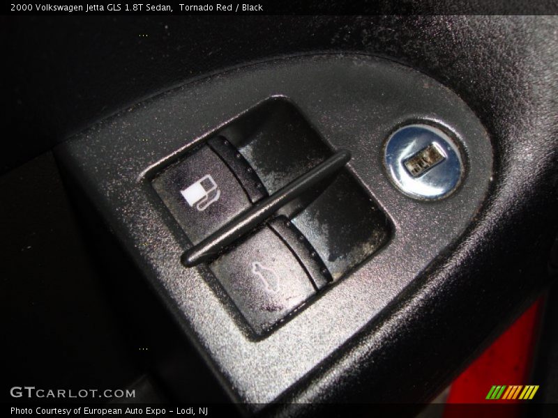 Tornado Red / Black 2000 Volkswagen Jetta GLS 1.8T Sedan