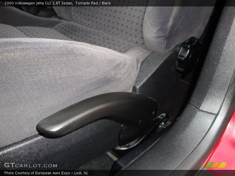 Tornado Red / Black 2000 Volkswagen Jetta GLS 1.8T Sedan