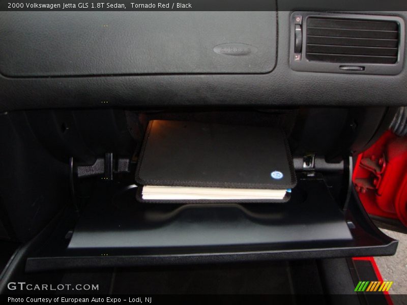 Tornado Red / Black 2000 Volkswagen Jetta GLS 1.8T Sedan
