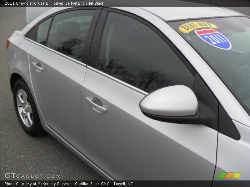 Silver Ice Metallic / Jet Black 2011 Chevrolet Cruze LT
