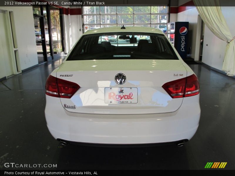 Candy White / Titan Black 2012 Volkswagen Passat V6 SE