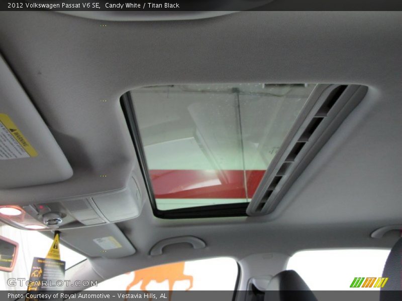 Candy White / Titan Black 2012 Volkswagen Passat V6 SE