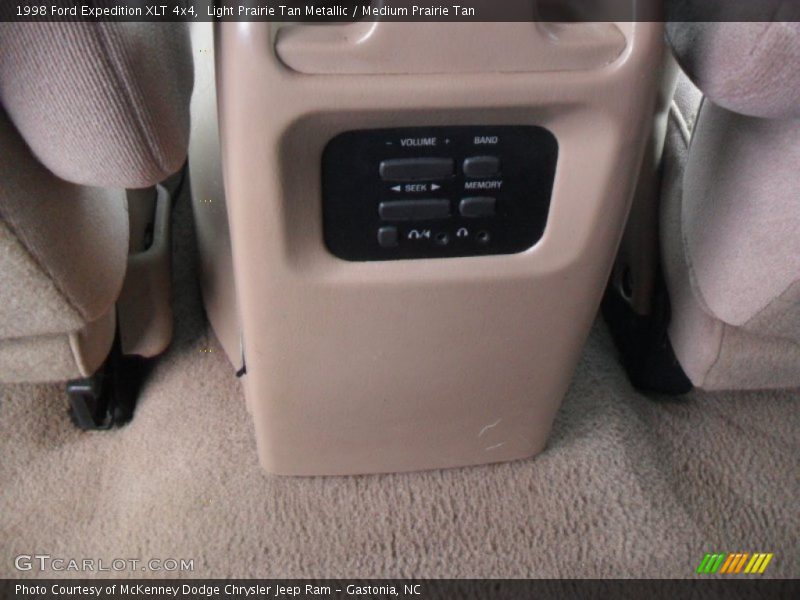 Light Prairie Tan Metallic / Medium Prairie Tan 1998 Ford Expedition XLT 4x4