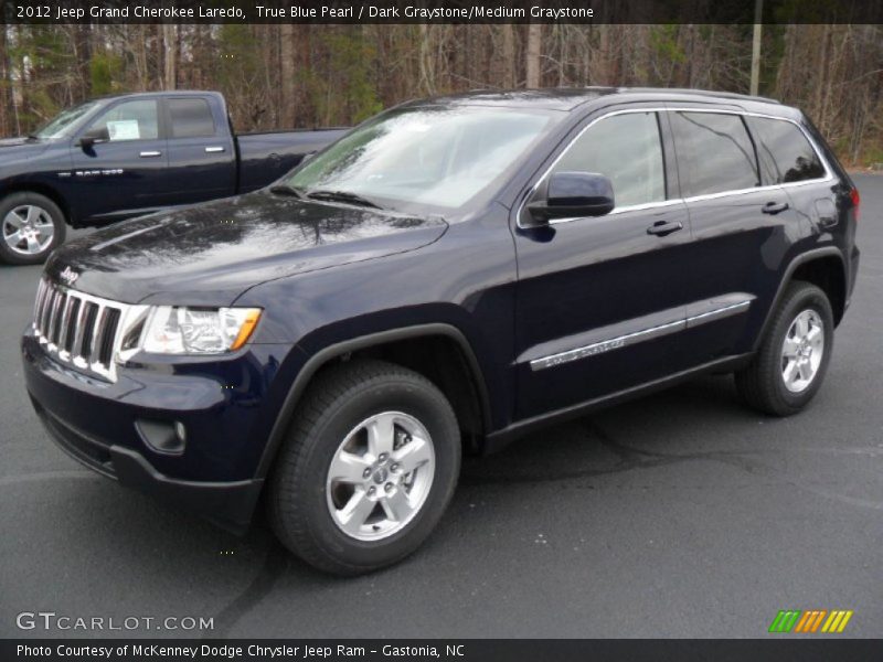 Front 3/4 View of 2012 Grand Cherokee Laredo
