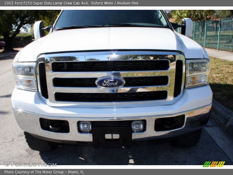 Oxford White / Medium Flint 2002 Ford F250 Super Duty Lariat Crew Cab 4x4