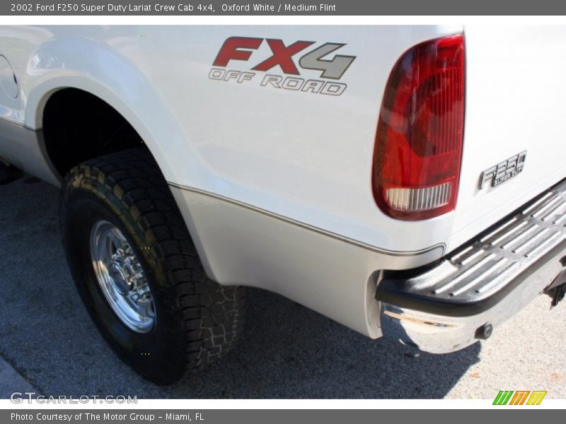 Oxford White / Medium Flint 2002 Ford F250 Super Duty Lariat Crew Cab 4x4