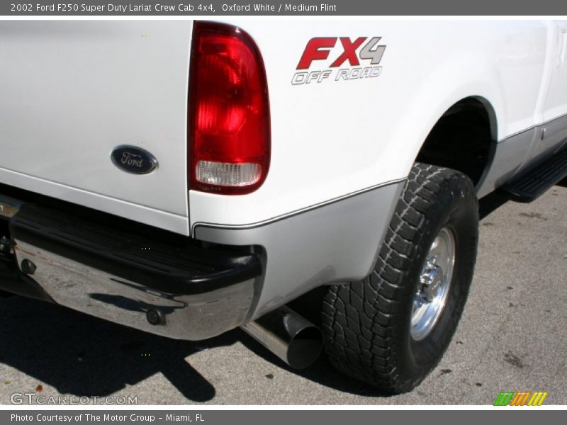 Oxford White / Medium Flint 2002 Ford F250 Super Duty Lariat Crew Cab 4x4
