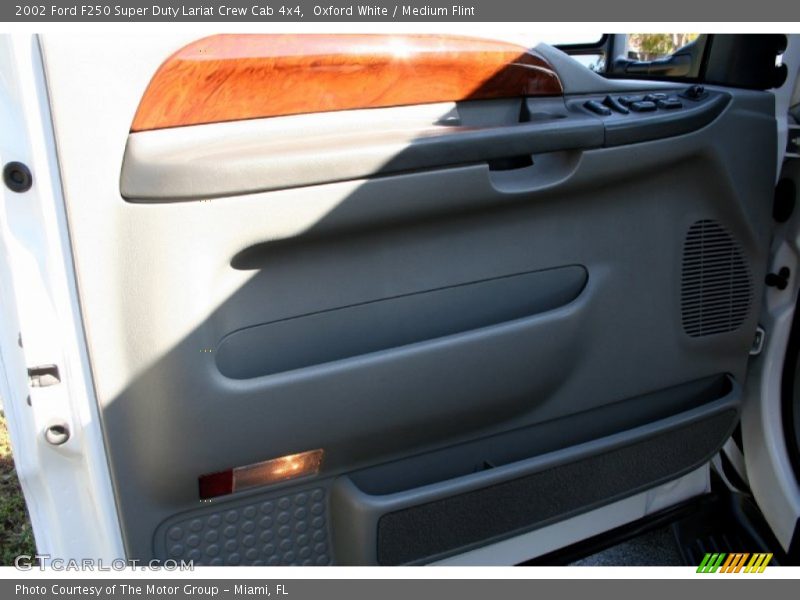 Oxford White / Medium Flint 2002 Ford F250 Super Duty Lariat Crew Cab 4x4