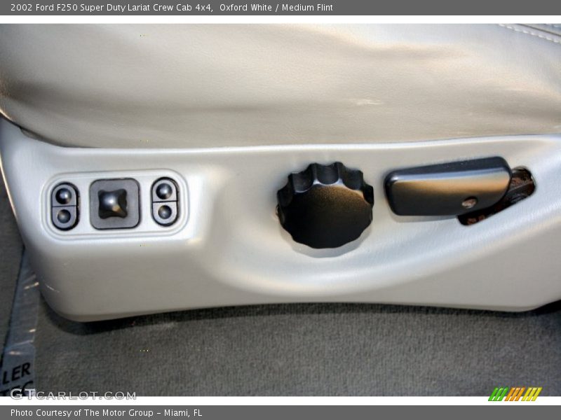 Oxford White / Medium Flint 2002 Ford F250 Super Duty Lariat Crew Cab 4x4