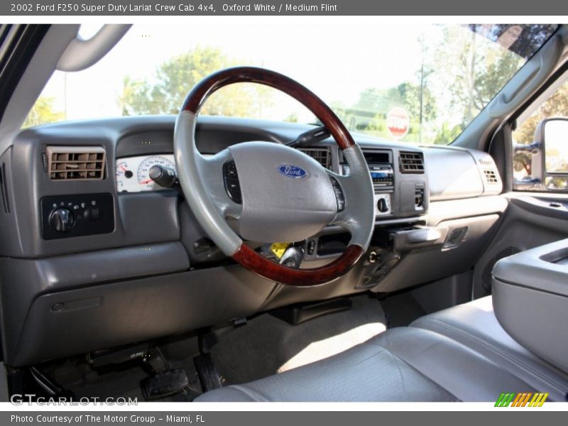 Oxford White / Medium Flint 2002 Ford F250 Super Duty Lariat Crew Cab 4x4