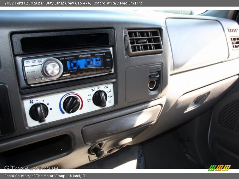 Oxford White / Medium Flint 2002 Ford F250 Super Duty Lariat Crew Cab 4x4