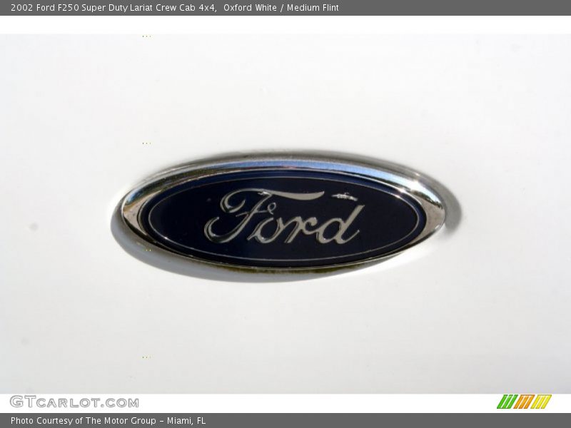 Oxford White / Medium Flint 2002 Ford F250 Super Duty Lariat Crew Cab 4x4