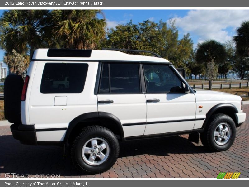 Chawton White / Black 2003 Land Rover Discovery SE