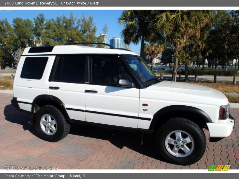 Chawton White / Black 2003 Land Rover Discovery SE