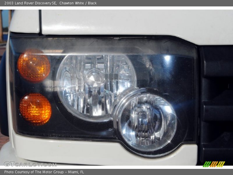 Chawton White / Black 2003 Land Rover Discovery SE