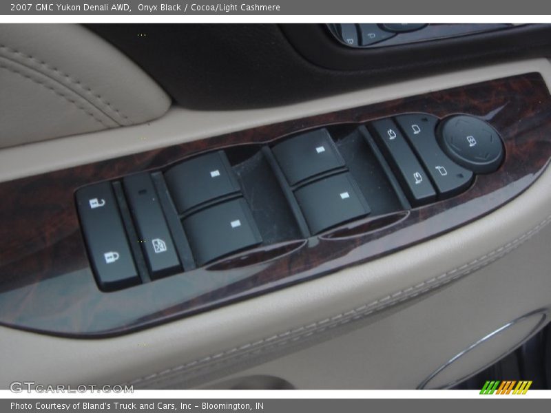 Onyx Black / Cocoa/Light Cashmere 2007 GMC Yukon Denali AWD