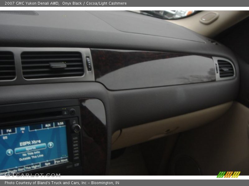 Onyx Black / Cocoa/Light Cashmere 2007 GMC Yukon Denali AWD