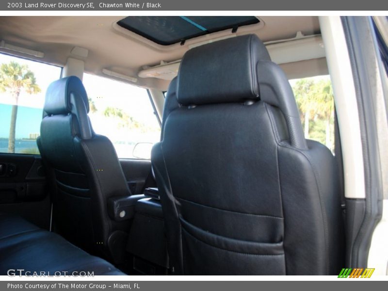 Chawton White / Black 2003 Land Rover Discovery SE