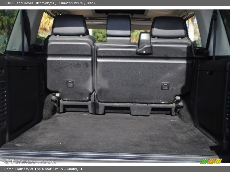 Chawton White / Black 2003 Land Rover Discovery SE