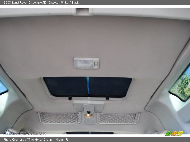 Chawton White / Black 2003 Land Rover Discovery SE