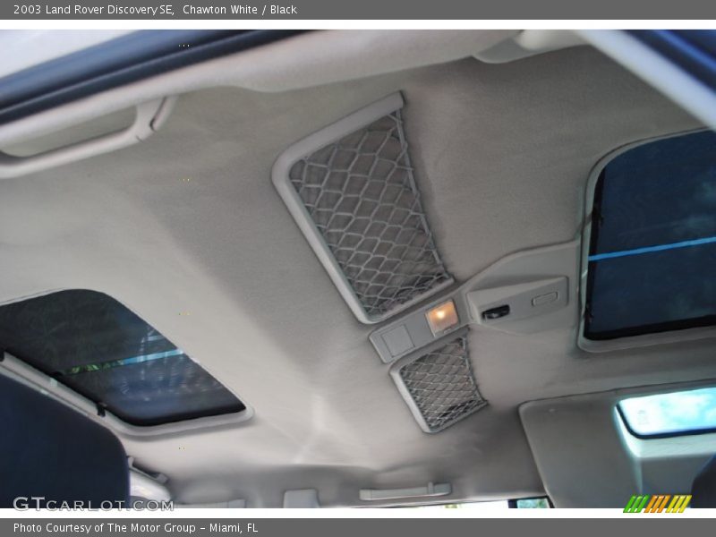 Chawton White / Black 2003 Land Rover Discovery SE