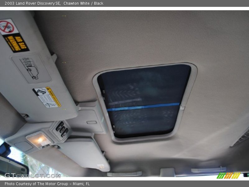 Chawton White / Black 2003 Land Rover Discovery SE