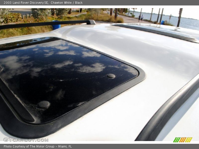 Chawton White / Black 2003 Land Rover Discovery SE