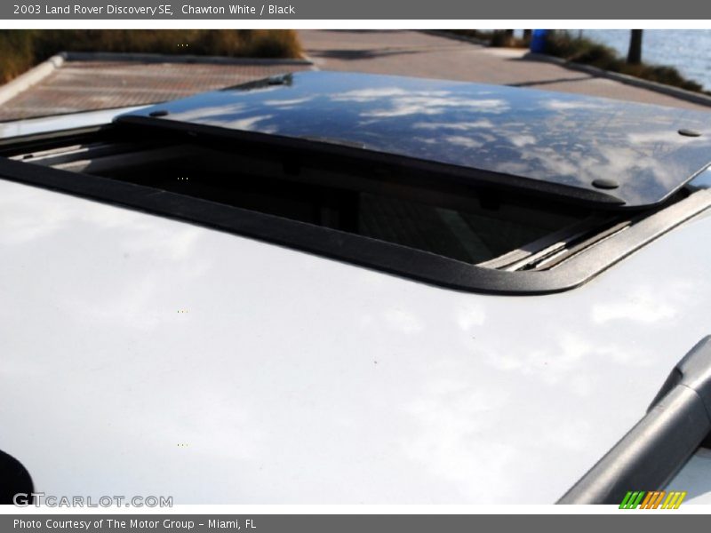 Chawton White / Black 2003 Land Rover Discovery SE