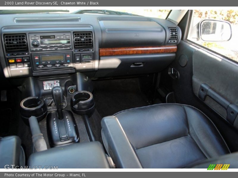 Chawton White / Black 2003 Land Rover Discovery SE