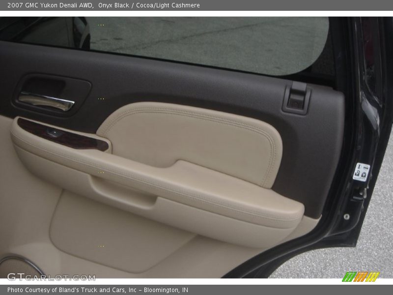 Onyx Black / Cocoa/Light Cashmere 2007 GMC Yukon Denali AWD