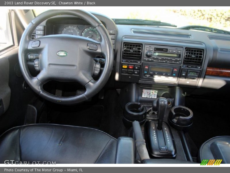 Chawton White / Black 2003 Land Rover Discovery SE