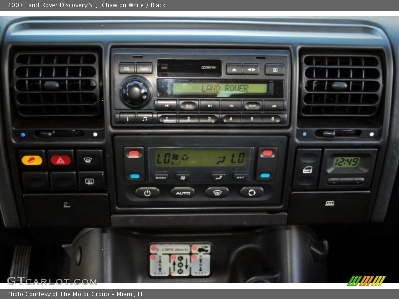 Chawton White / Black 2003 Land Rover Discovery SE