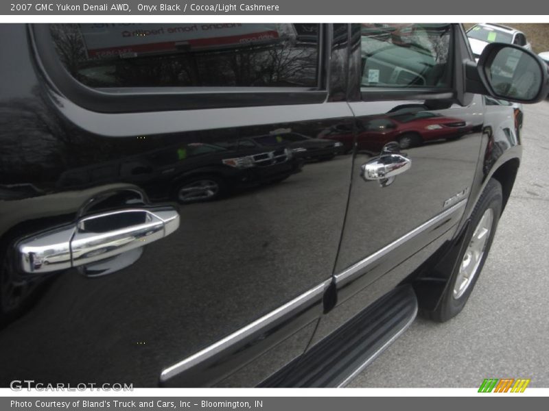 Onyx Black / Cocoa/Light Cashmere 2007 GMC Yukon Denali AWD