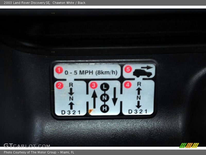 Chawton White / Black 2003 Land Rover Discovery SE