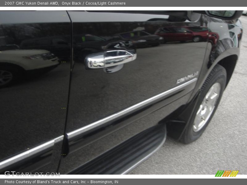 Onyx Black / Cocoa/Light Cashmere 2007 GMC Yukon Denali AWD