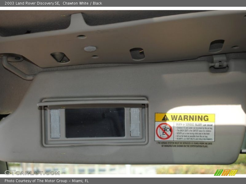 Chawton White / Black 2003 Land Rover Discovery SE