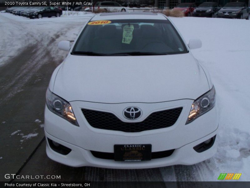 Super White / Ash Gray 2010 Toyota Camry SE