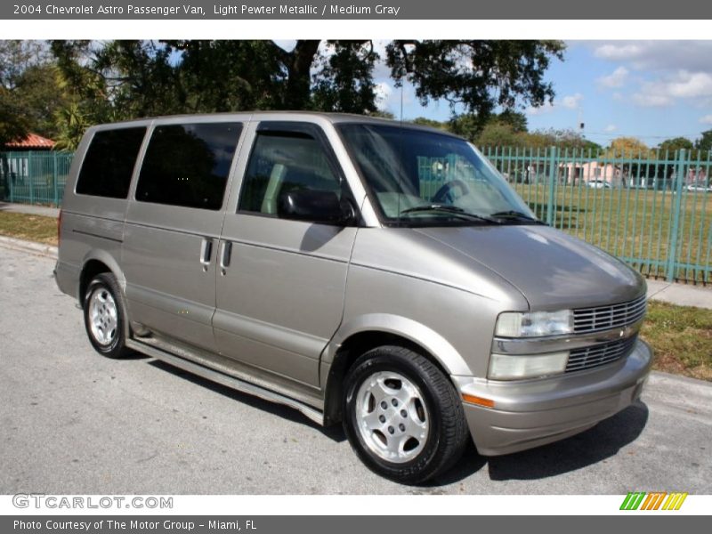 Front 3/4 View of 2004 Astro Passenger Van