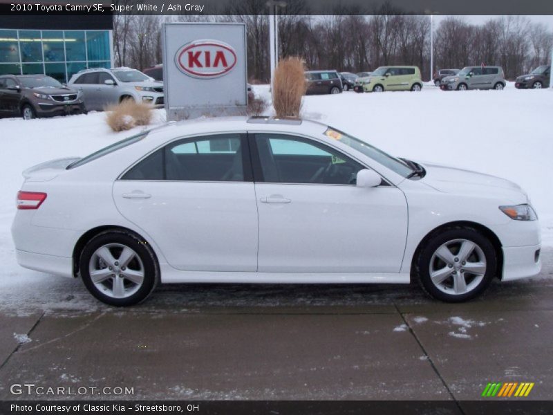 Super White / Ash Gray 2010 Toyota Camry SE