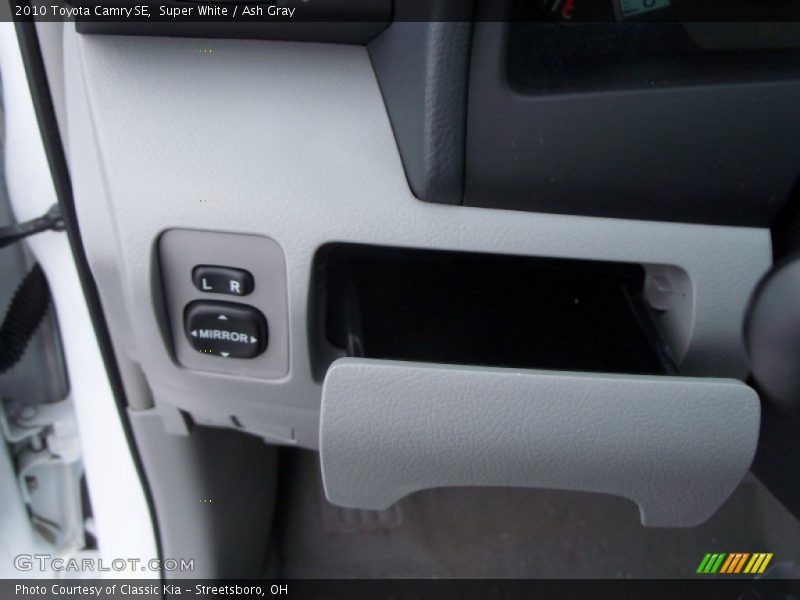 Super White / Ash Gray 2010 Toyota Camry SE