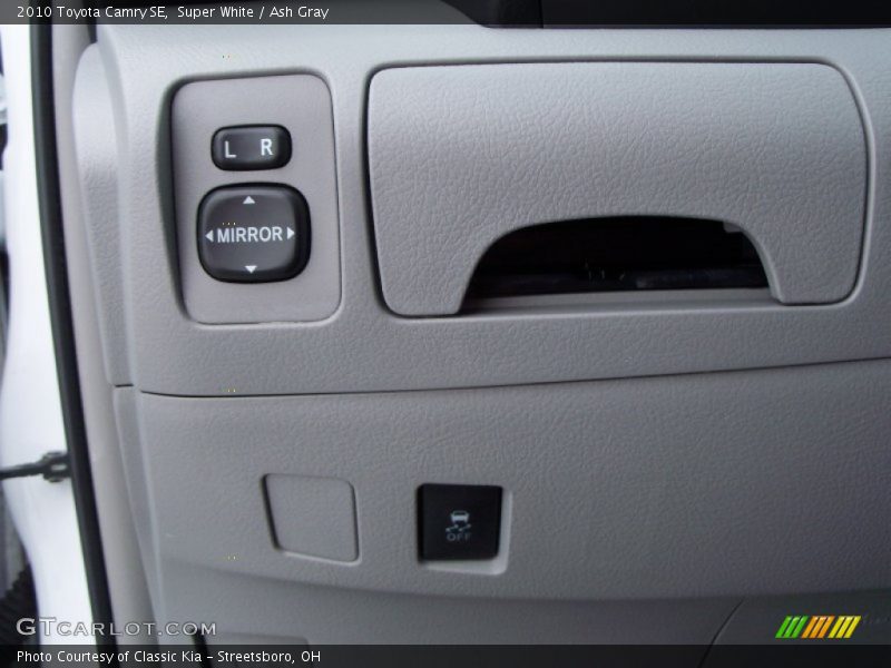 Super White / Ash Gray 2010 Toyota Camry SE
