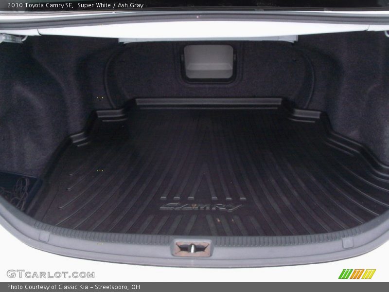 Super White / Ash Gray 2010 Toyota Camry SE
