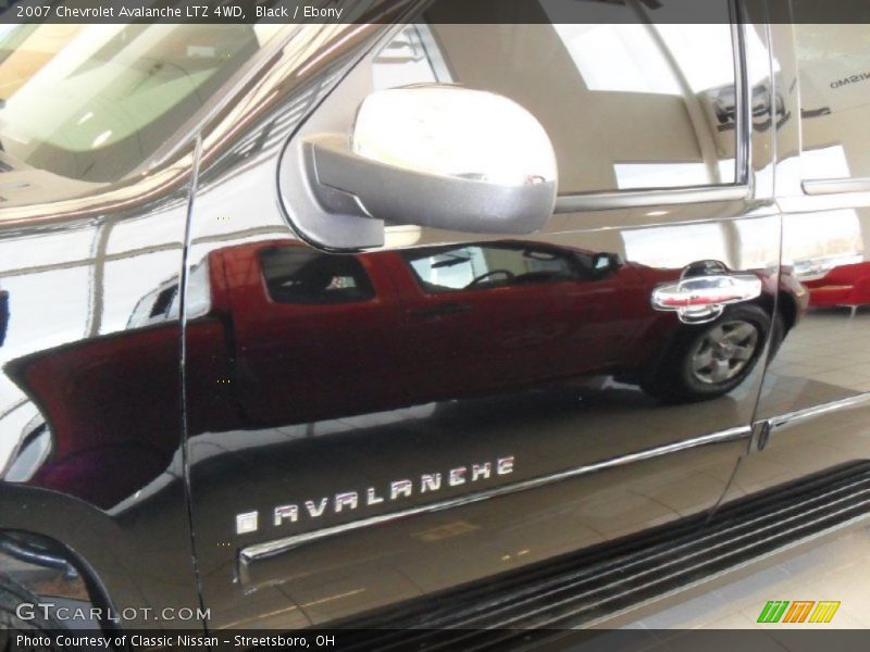 Black / Ebony 2007 Chevrolet Avalanche LTZ 4WD