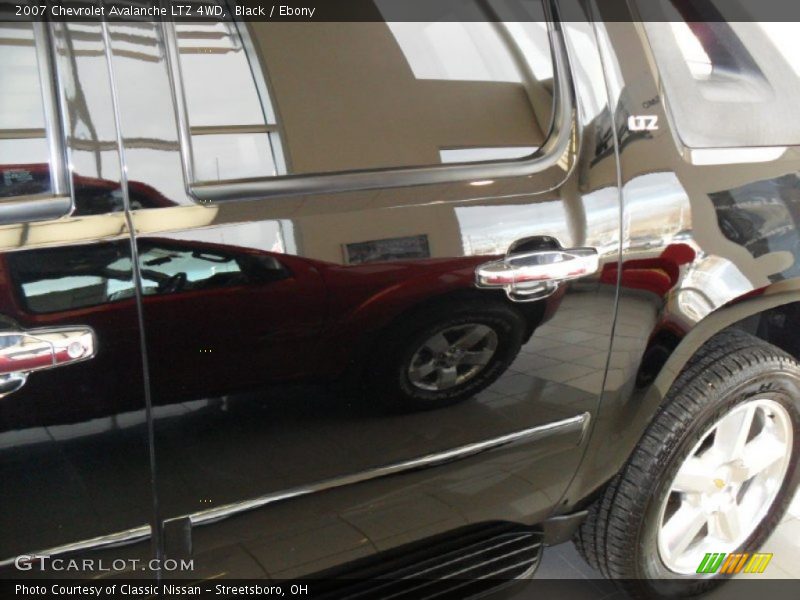 Black / Ebony 2007 Chevrolet Avalanche LTZ 4WD