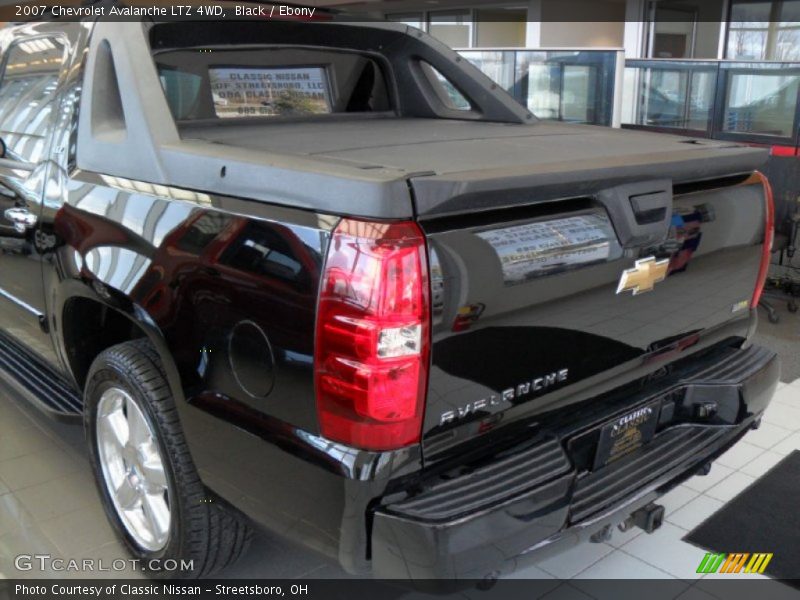Black / Ebony 2007 Chevrolet Avalanche LTZ 4WD
