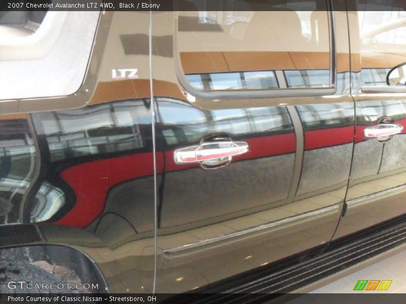 Black / Ebony 2007 Chevrolet Avalanche LTZ 4WD